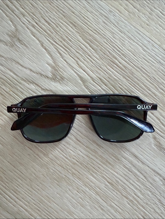 Quay on the fly sunglasses main image 5
